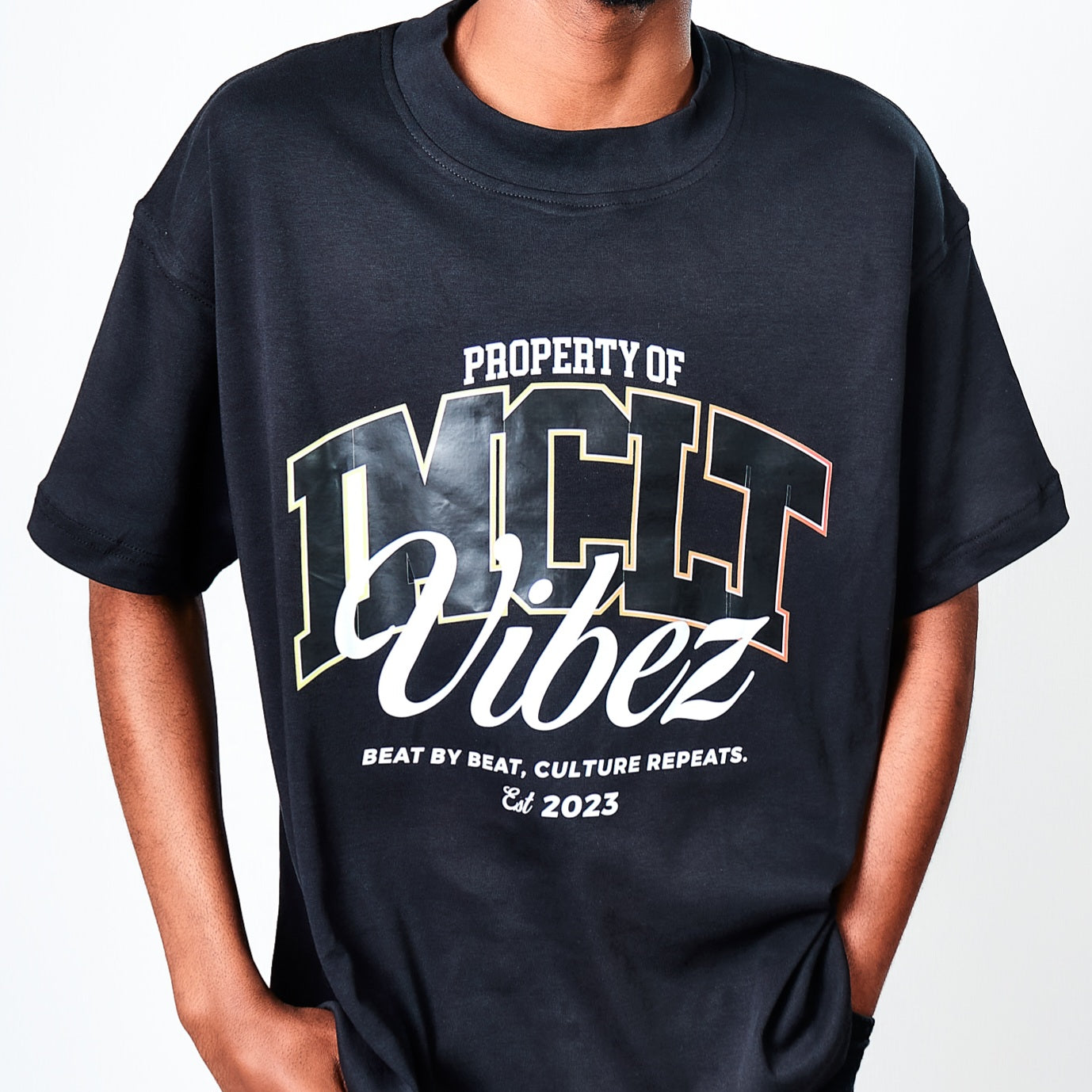 COLLEGE TEE